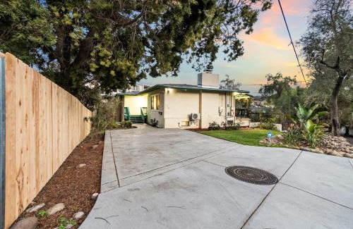 La Mesa House | Entire Private 4-BR Home, Spacious, Lux King Bed, Ranch Style, Prime Area, Available Now