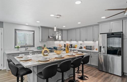 Mira Mesa House | Entire Private 4BR-3Bth, King Bed, Gated Yard, Parking, Ranch, Available Now
