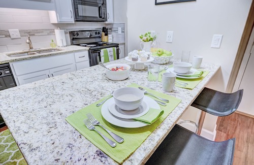 Glen Iris Condo | Entire renovated condo in gated community for you