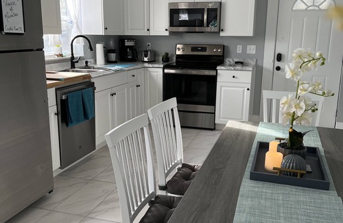 Crystal River House | Entire residence 2-2, 🔥 pit, ping pong table, games, fenced backyard, 🐶