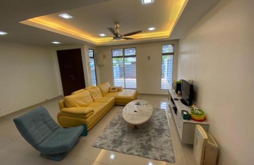 Seri Kembangan House | Entire Residential Home Jia Residences Bkt Serdang沙登温暖的家