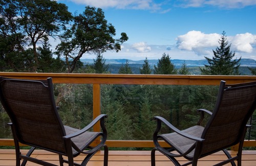Salt Spring Island House | Entire room. Ocean,mountain view, hot tub,garden,deck,next to Mount Maxwell park