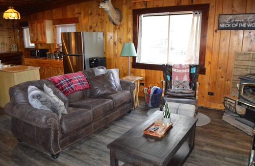 Pinnacle House | Entire Rustic House Close to Glacier Park Vacation