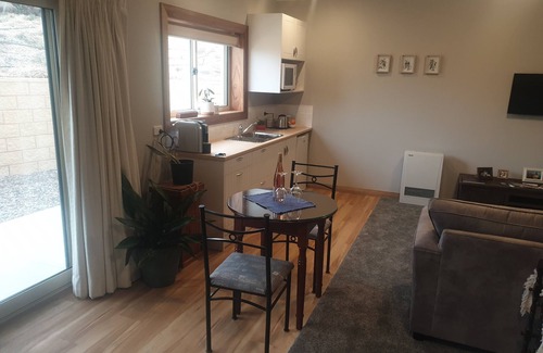 Canobolas Apartment | Entire Self Contained Suite, OffGrid Eco Farm Stay