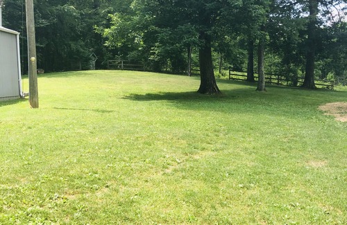 Tyler House | Entire Spacious Bristol Getaway with Farmhouse Charm