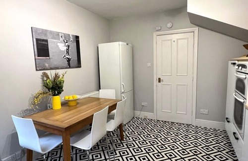Clifton Apartment | Entire stylish colourful two bed flat in Clifton