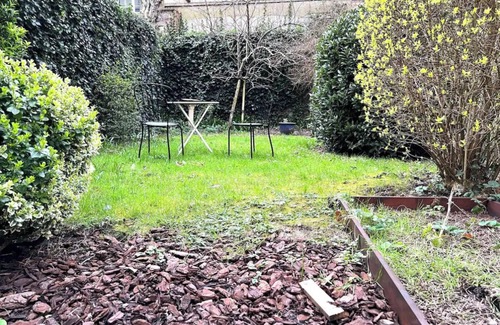 Clifton Apartment | Entire Stylish Colourful Two Bed Flat in Clifton, Bristol.