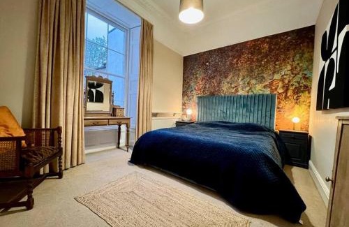 Clifton Apartment | Entire Stylish Colourful Two Bed Flat in Clifton