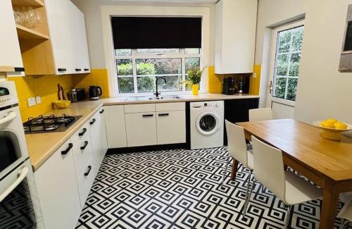 Clifton Apartment | Entire Stylish Colourful Two Bed Flat in Clifton