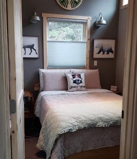 Seward House | Entire Tiny Home close to cruise ship terminal Alaska Railroad and downtown Seward
