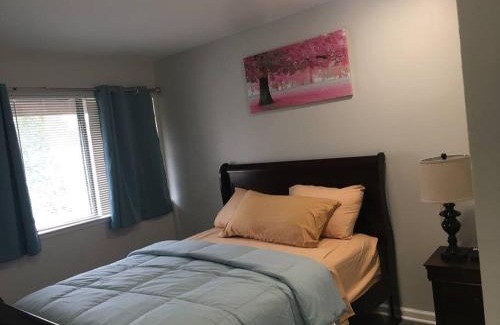 Greenbelt Apartment | Entire Twnhouse 2bdrms 3Bthrm 2Qbeds 2Levls Fncd Bkyard