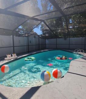 Bearss Plaza House | EntireHouse w/Bush Garden View Private Heated POOL