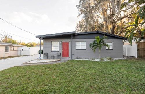 Bearss Plaza House | EntireHouse w/Bush Garden View Private Heated POOL