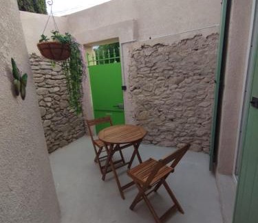 Roubia Bed & Breakfast | Entre canal et garrigue