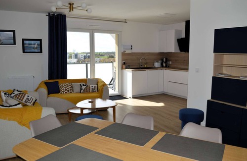 Courseulles-sur-Mer Apartment | Entre Plage et Ports : Le 49 - Avec Balcon