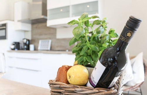 Greetsiel Apartment | Entspannung Pur: Moderne Ferienwohnung 'viel Meer' mit Sauna und Garten