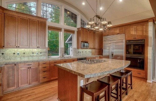 Tacoma House | Enumclaw Estate, Scenic Views! Sleeps12,HotTub, 1hr frm Mt Rainier & Crystal Mt