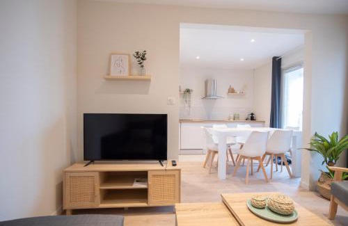 Saint-Rambert Apartment | "Envie Lyonnaise" Location - 14 personnes - Terrasse - WIFI fibre optic