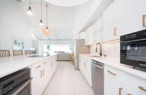 North Side House | Envision: Renovated Beach Villa w/Private Pool, Jacuzzi, & Backyard Snorkeling