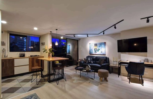 La Florida Apartment | |EP| Modern Provenza Apt w/Balcony, Stylish Design