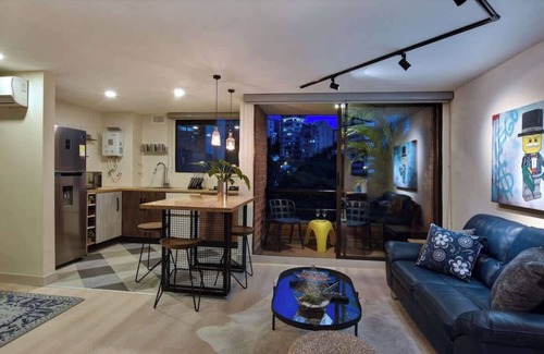 La Florida Apartment | |EP| Modern Provenza Apt w/Balcony, Stylish Design