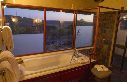 Okaukuejo Cabin | Epacha Game Lodge & Spa