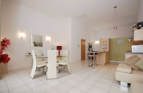 Central Aberdeen Apartment | EPI - 1 Bed Penthouse Apartment with En-suite Bathroom and Dressing Room