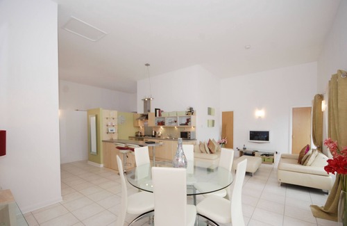 Central Aberdeen Apartment | EPI - 1 Bed Penthouse Apartment with En-suite Bathroom and Dressing Room