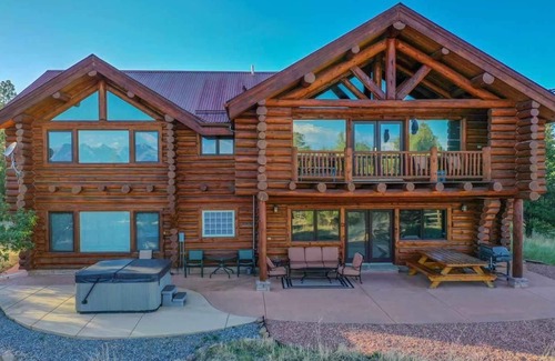 Ridgway House | Epic 5000 Sq Ft Stagecoach Lodge!