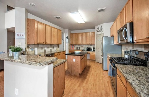 Barker Apartment | Epic 7BR w/Pool + Billiards | 25 Mins to Downtown