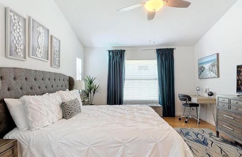 Naples Park House | Epic Arcades Heated Pool Home by Beach & Mercato