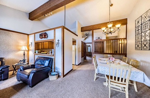 Zephyr Cove House | Epic Condo | Beach Access & Meadow Views | Sleeps8