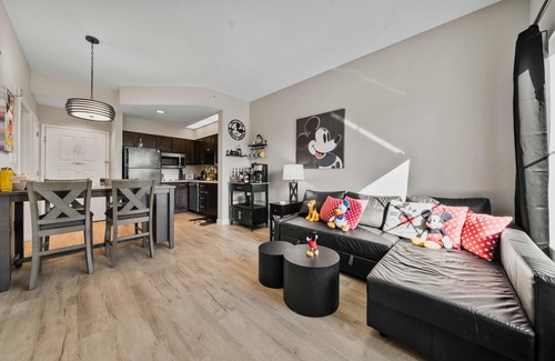 Florida Central Atlantic Coast Apartment | Epic * Disney & Universal Studios * Free SHUTTLE * 1 King * 1 Queen * FREE PARKING * NO RESORT FEE *