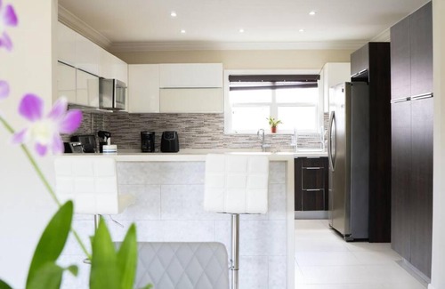 Reading House | EPIC Estate in Upscale Gated Community