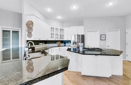 Highlands House | Epic Hillside Retreat Htd Pool HotTub Golf 4400sf