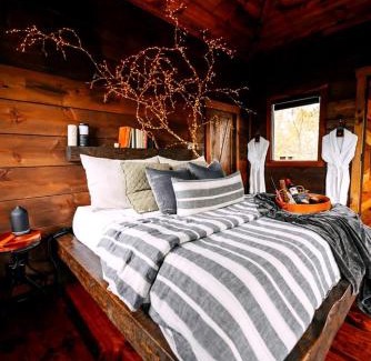 Ringgold House | Epic Lookout Tree House Tower Overlooking the Breathtaking North Georgia Appalachian Mountains, Ringgold