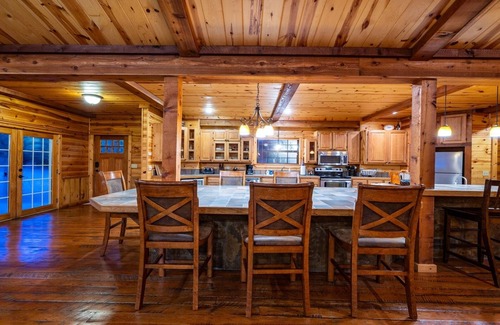 Broken Bow Cabin | Epic Mountain Retreat: Pool Table, Dining/Gathering, ADA compliant, Creek Lot