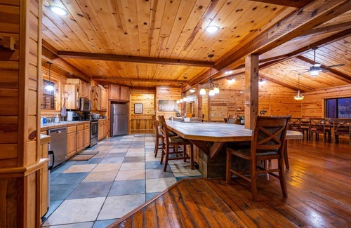Broken Bow Cabin | Epic Mountain Retreat: Pool Table, Dining/Gathering, ADA compliant, Creek Lot