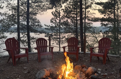 Pequot Lakes Cabin | Epic Sunset Views | Fire Pit | 2 Kings | Pontoon Available