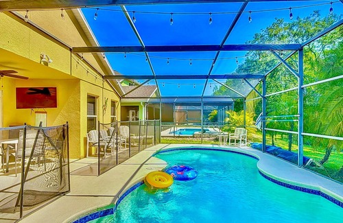 Sandy Ridge House | Epic Themed Luxury Home 20 min Disney World dw4 Pool and Hot Tub