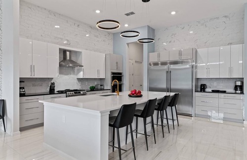 Loughman House | Epic Villa w/Sports Simulator, BBall Themed BR, Arcade & Theater - Near Parks