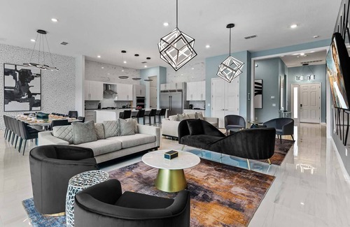 Loughman House | Epic Villa w/Sports Simulator, BBall Themed BR, Arcade & Theater - Near Parks