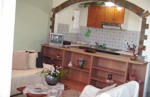 Vathy Apartment | Epicharis Studios