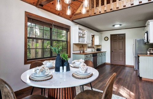 Gatlinburg - Pigeon Forge Cabin | EpicMTNViews|HotTub|FirePit|Family|Couples|Private
