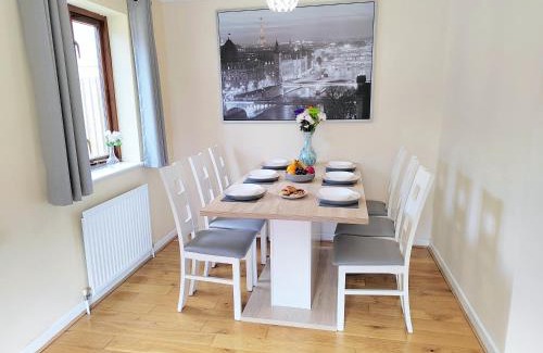 Cambridge Apartment | Epicsa - Quiet Bungalow, 3 Bedroom with Parking & Garden