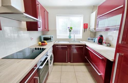 Cambridge Apartment | Epicsa - Quiet Bungalow, 3 Bedroom with Parking & Garden