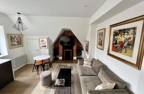 Epping Apartment | Epping High Street, Stylish & Very Well Appointed