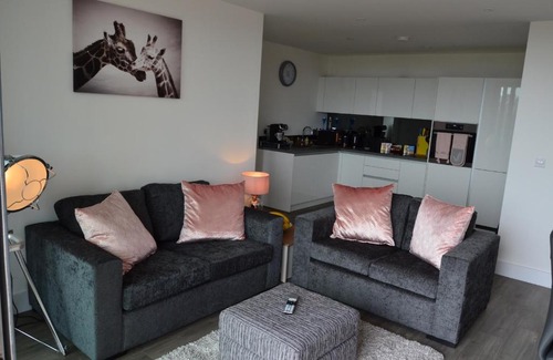 Staines Apartment | Epsom House, Serviced Apartment