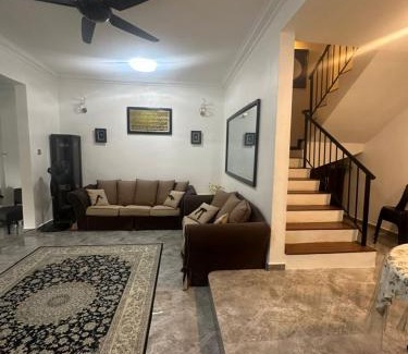 Semenyih House | Eqa's Homestay Perfect for Muslim family vacation