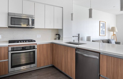 Campbell Apartment | Equipped Campbell 1BR w/ Pool, Parking, walk to Groceries, by Blueground